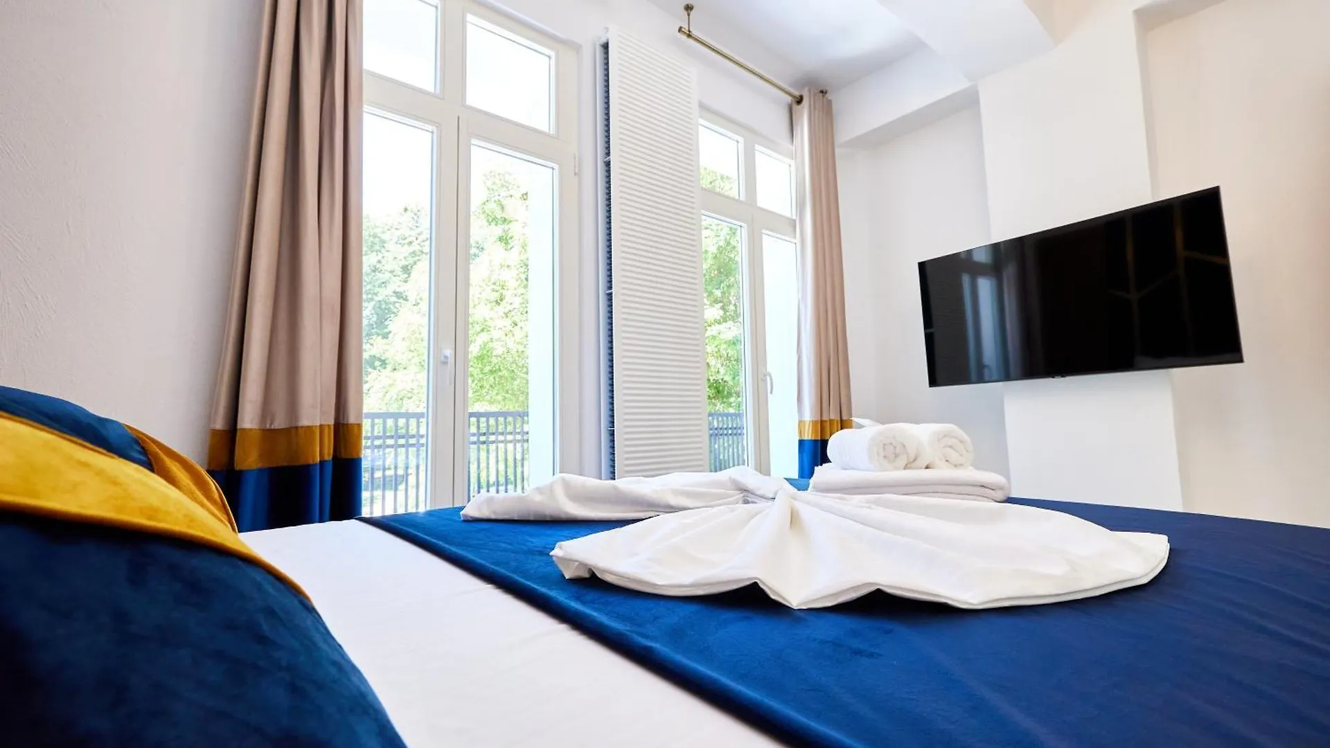 Carol Park View Hotel Bucureşti 3*,
