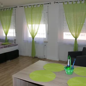 rezervați aici